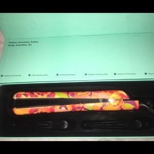 amika: strand perfect styler